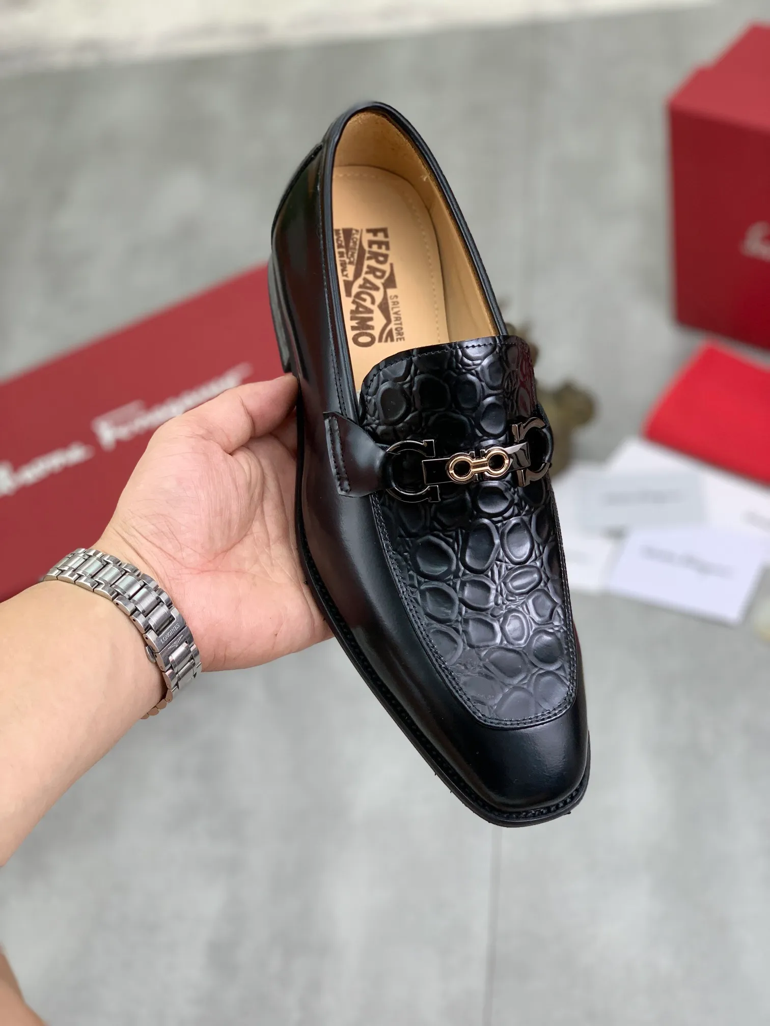 Men's Men's Shoes 💰P460💰[New Style] Water-dyed Niuli 🆘[Salvatore Ferragamo] Ferragamo's latest casual business leather shoes for men! Available at counters simultaneously! The fabric is made of specially imported original pebbled calfskin, and the lining is made of imported water-dyed cowhide. It is absolutely luxurious and leads the fashion trend. Matching code: 38-45 (46 can be customized) multiple colors available